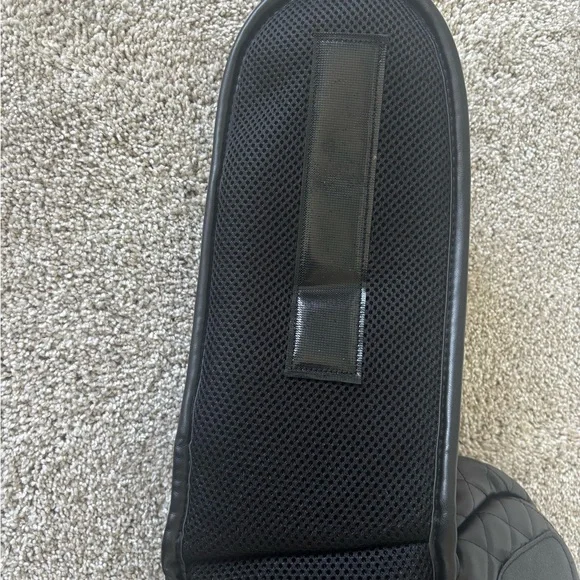 ⭐️Tushbaby⭐️ Black Vegan Leather Hip Carrier - Picture 4 of 10